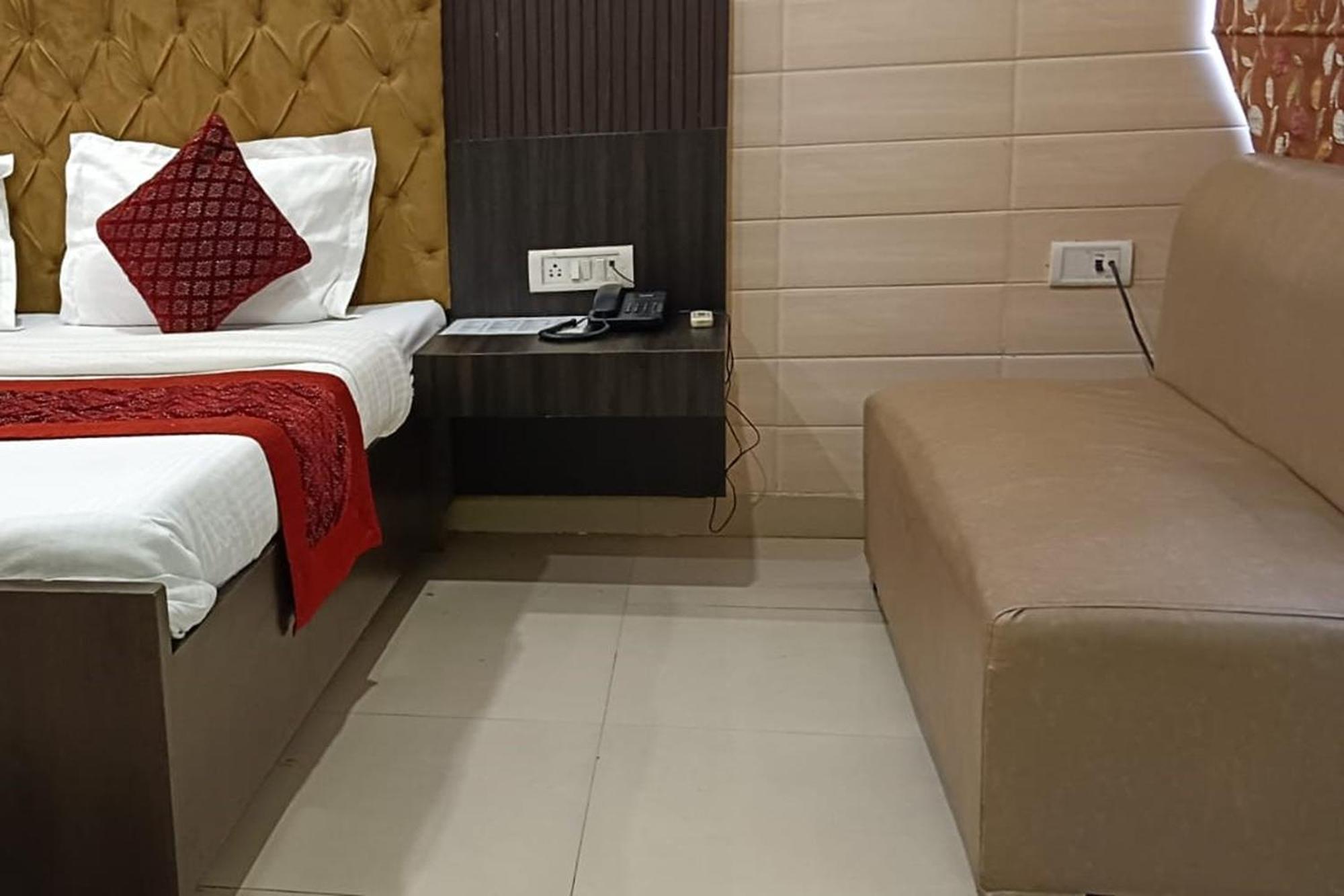 Hotel Shree Kanta Gurgaon Eksteriør billede
