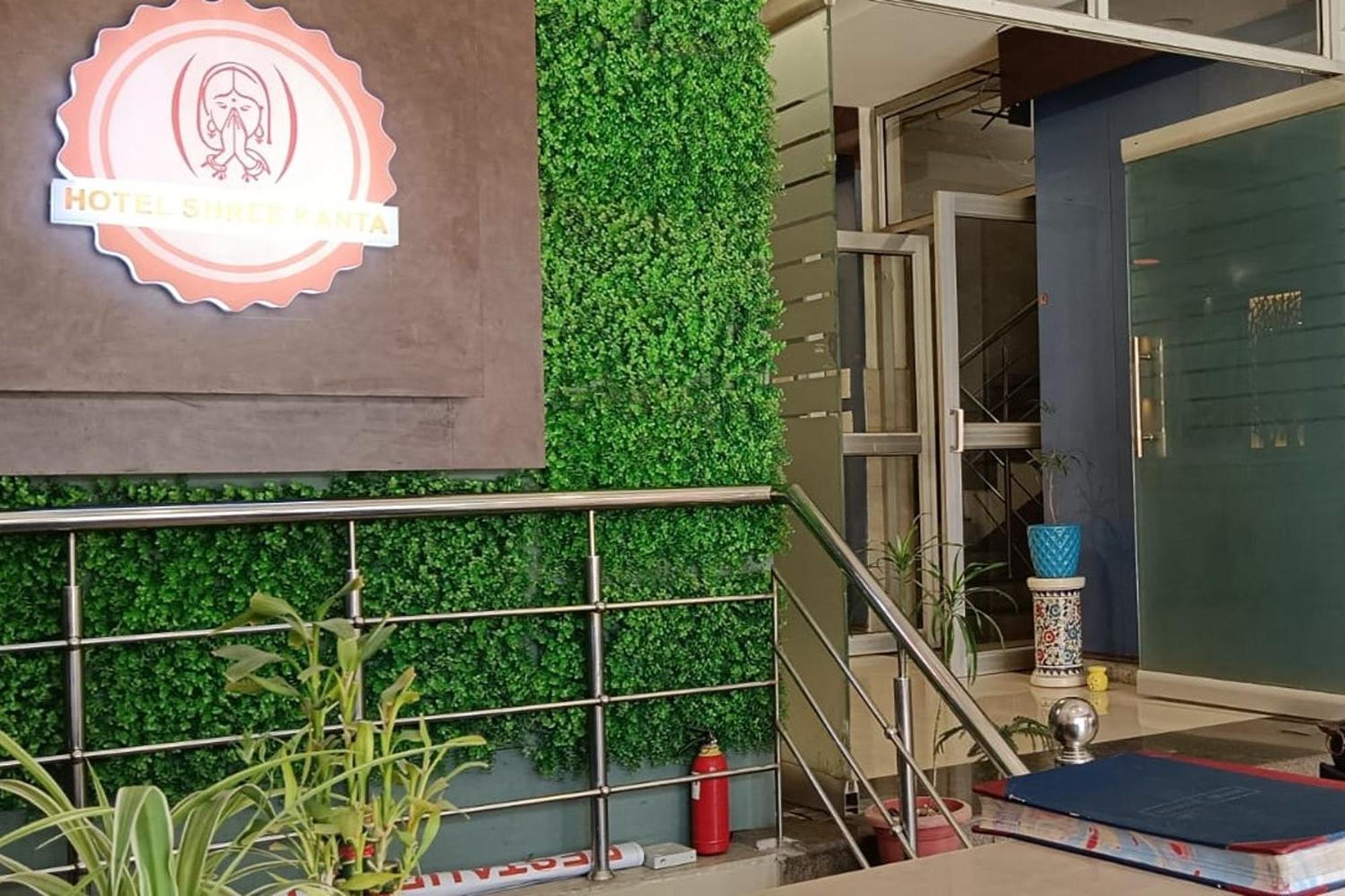Hotel Shree Kanta Gurgaon Eksteriør billede